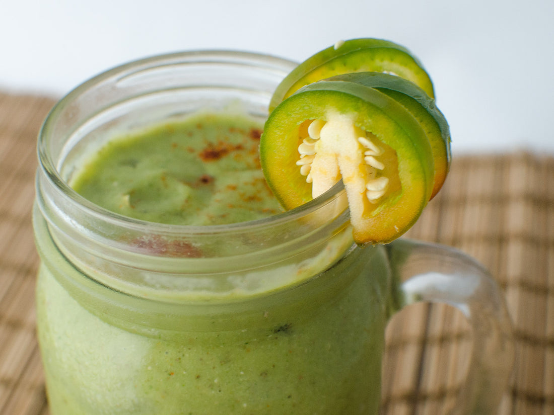 Mango spinach and cayenne pepper smoothie 